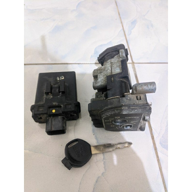 kontak kunci vario 150 tahun 2017 Old - ori copotan. Kode Produk K59