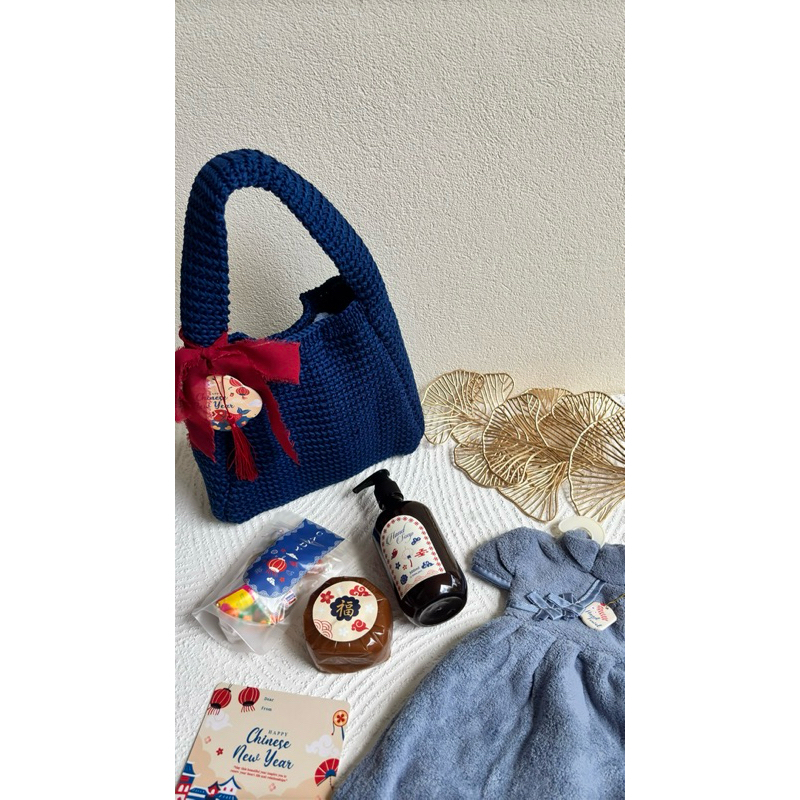 

Hampers Imlek "Fortune Bag" - Knit Bag, Candy, Nian Gao, Hand Towel, Hand Soap