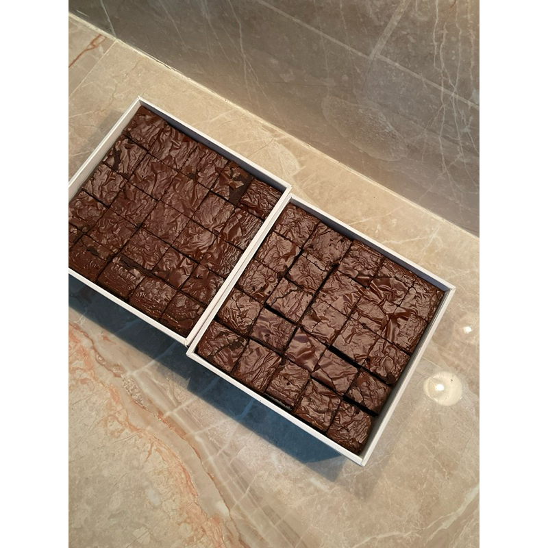 

FUDGY BROWNIES BOX