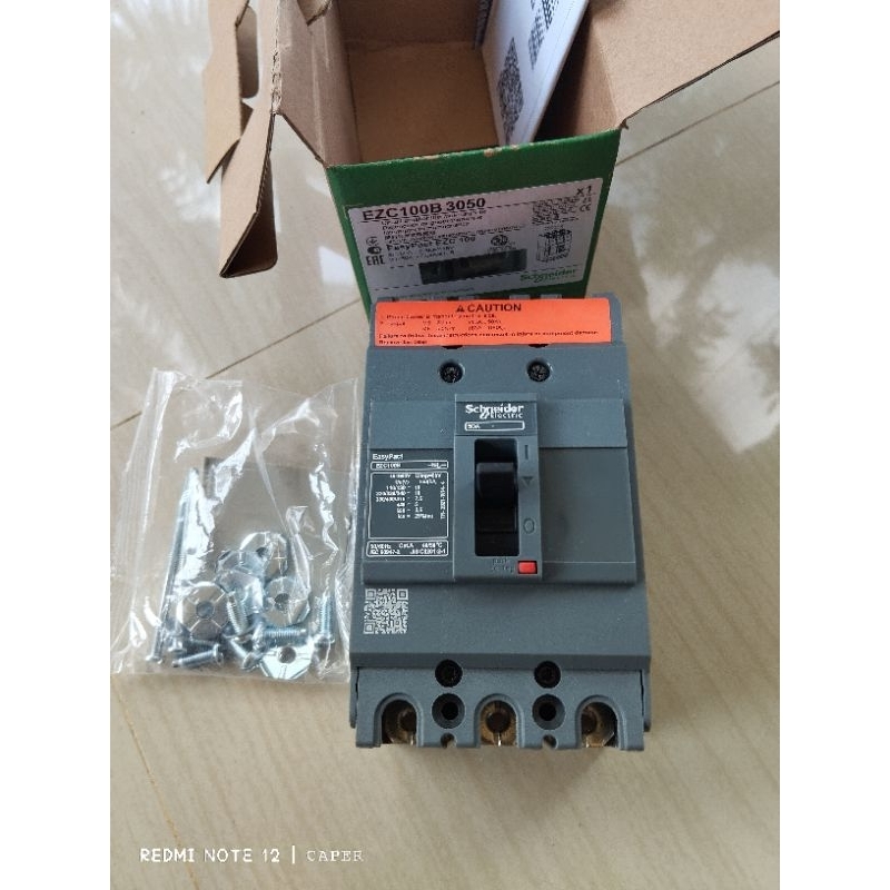 MCCB Schneider EZC100B3050 50A BARU