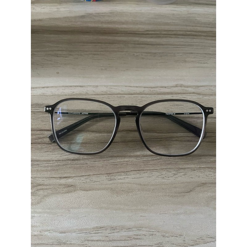 Kacamata Saturdays Preloved