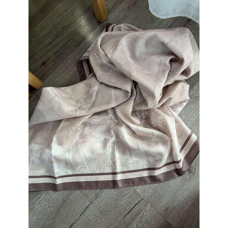 scarves motif