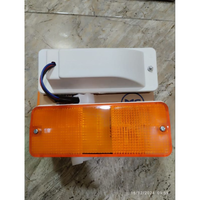 LAMPU SEN DEPAN CARRY EXTRA ST100 1.0 JIMNY KATANA TANPA BOHLAM LAMPU BEMPER DEPAN MIKA KUNING LAMPU