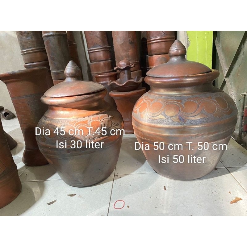 Tempat gentong  beras tanah liat isi 50 liter SDH termasuk peti kayu