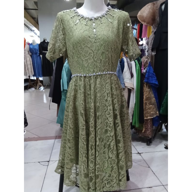 MIDI DRESS BAHAN FULL BROKAT POLOS TANPA GLITER WARNA HIJAU MUDA MERAH MARON COKLAT MOCCA LD 100 PAN