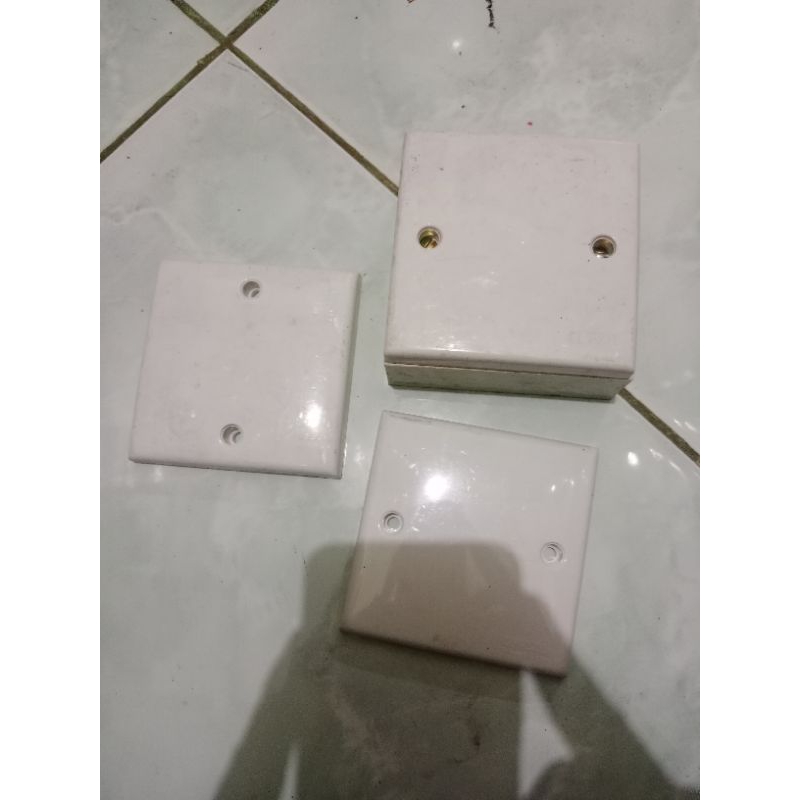 

lot 3pcs box clipsal sesuai foto