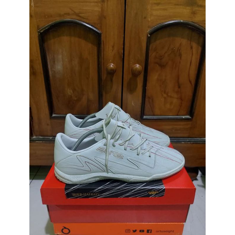 Sepatu futsal SPECS Garuda attack 2023