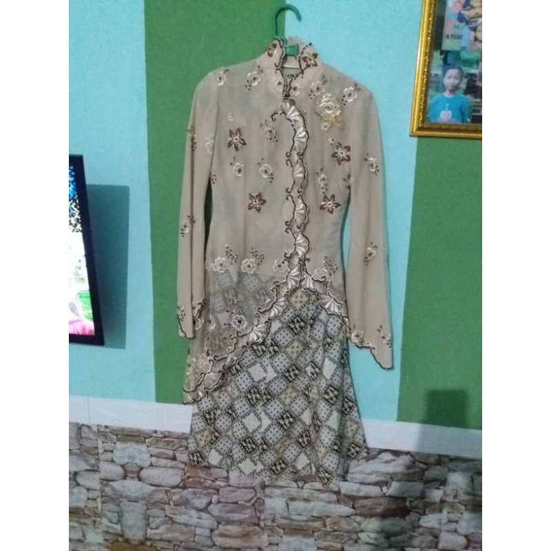 kebaya wisuda (preloved)