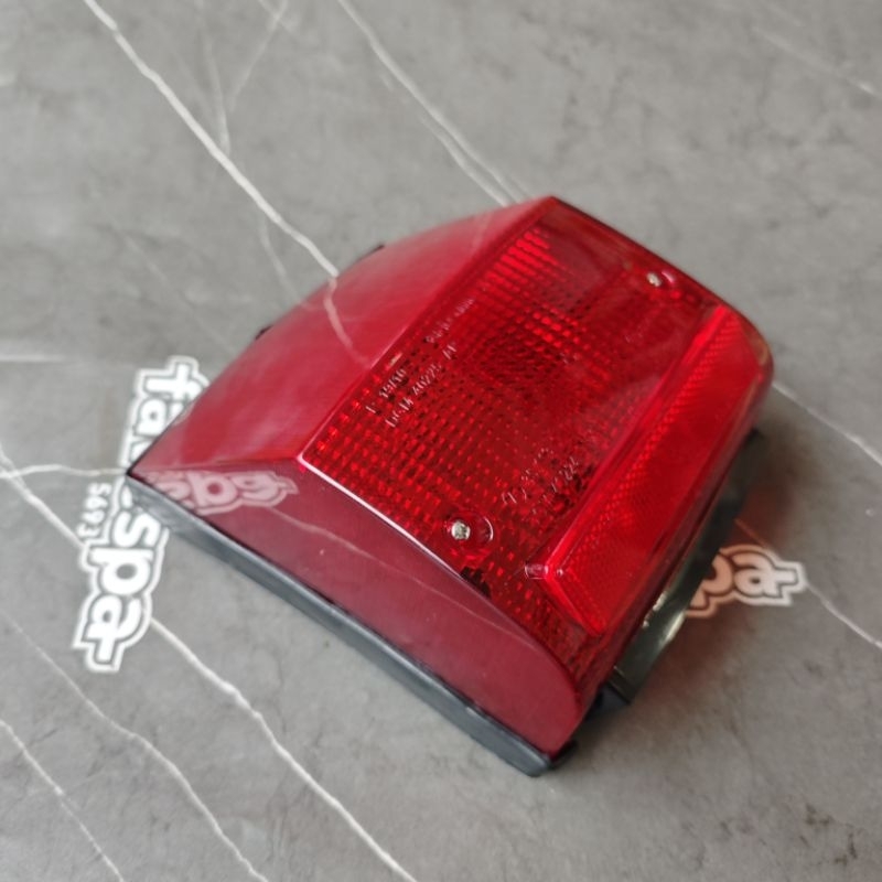 Stoplam Lampu Stop Vespa Model Arcobaleno Emboss Triom