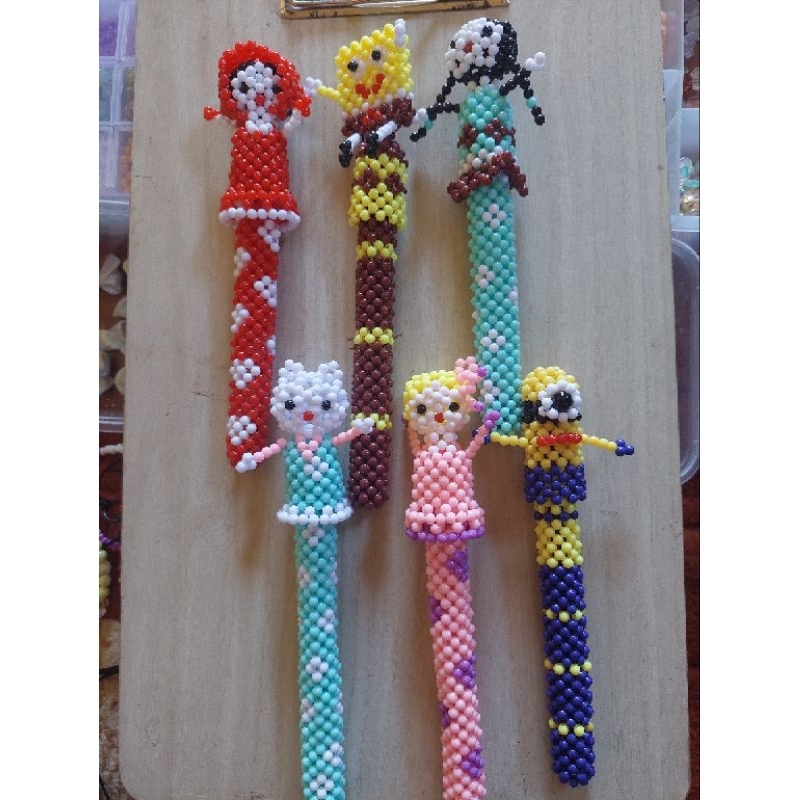 

sarung pena karakter