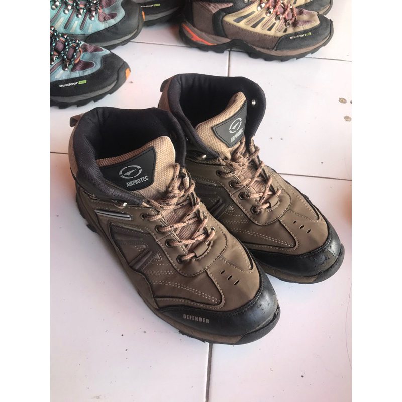 Sepatu Gunung Outdoor Pro Bekas