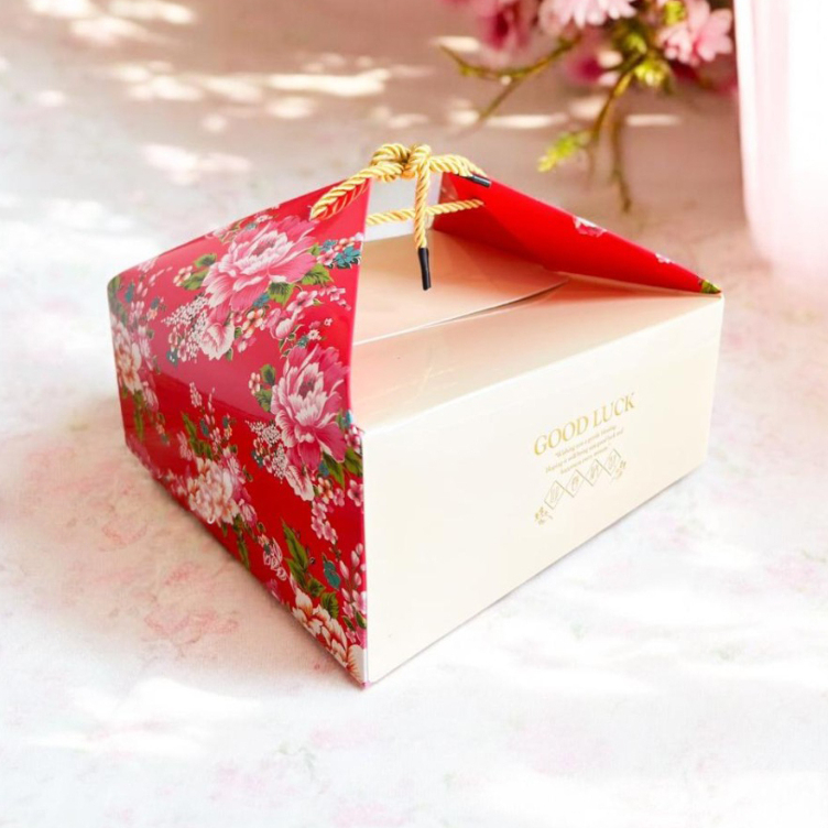 

( 10pcs ) Box cake imlek cny 22x22x9 cm kotak kue lapis tempat roti dus packaging hampers sincia
