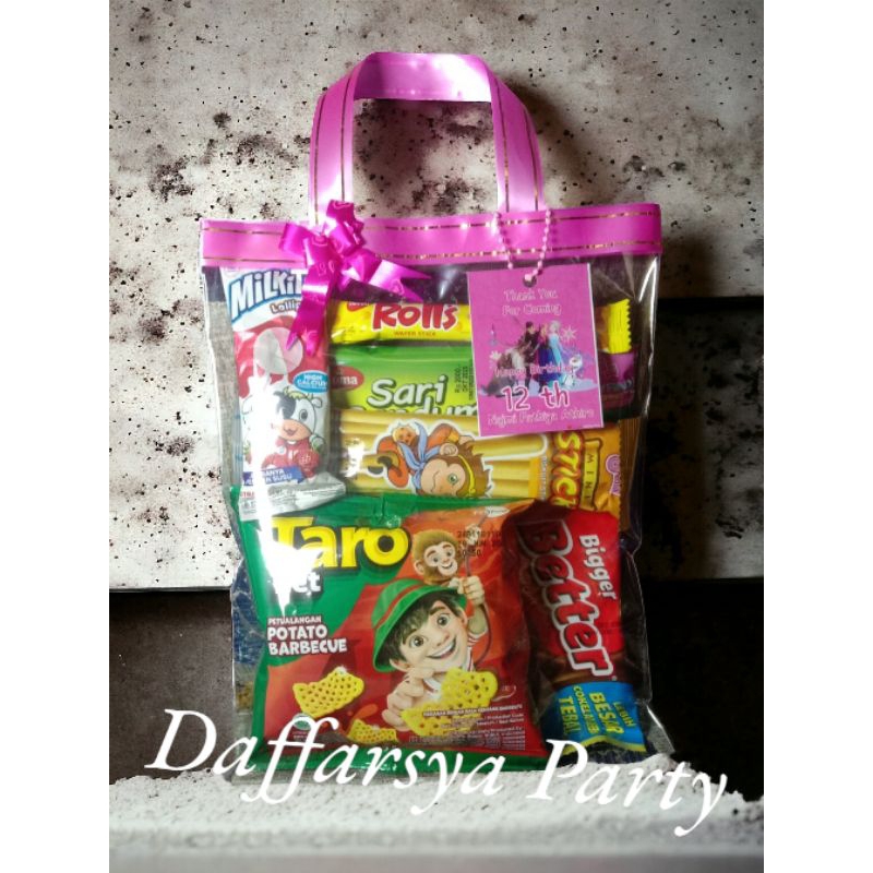 

Paket Bingkisan / Souvenir / Hampers Snack Ulang Tahun T6