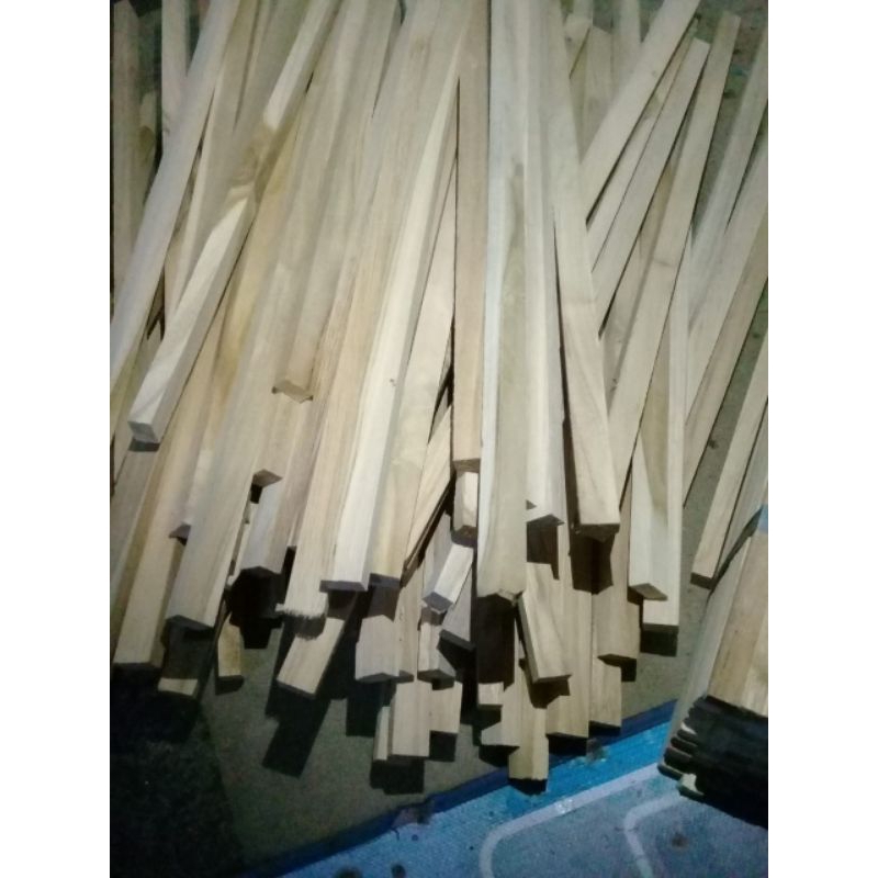 stik kayu jati asli belum di bor untuk bahan sangkar/bahan sabuk sangkar/tiang sangkar