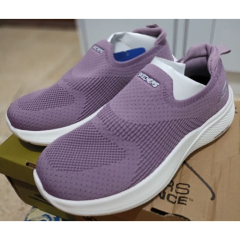 Sepatu Slip On Skechers Taro Sz 36