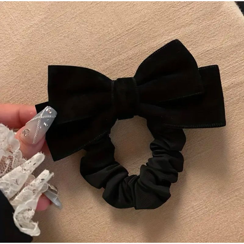 black ribbon hair tie,