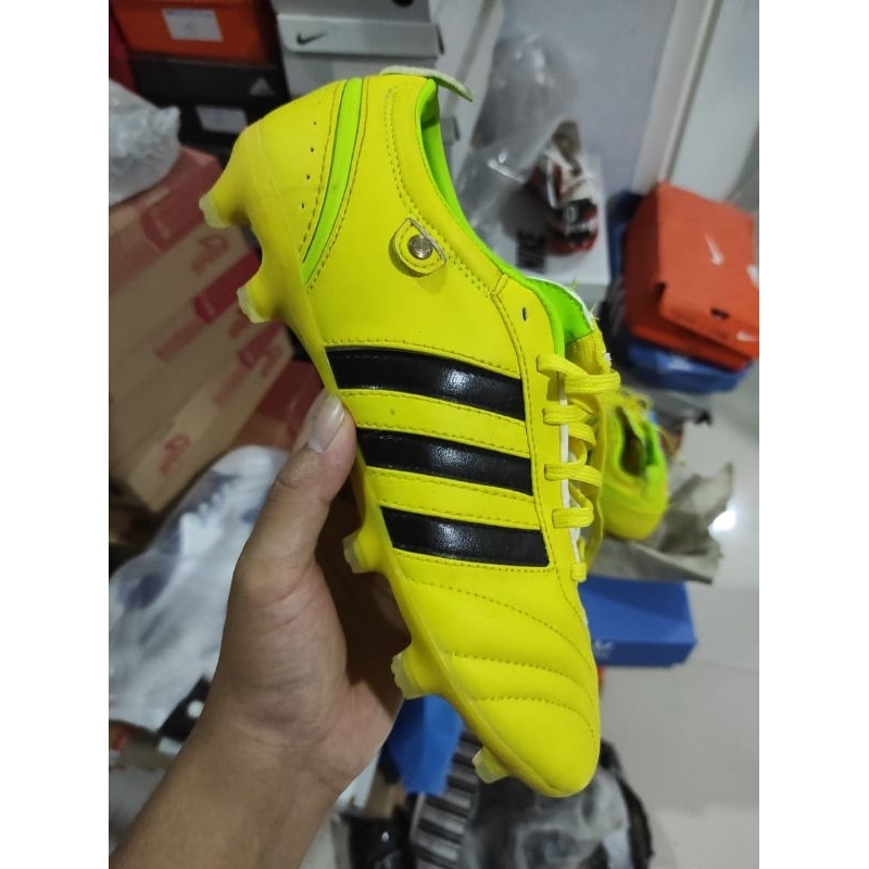 Sepatu Bola Adipure 11Pro Yellow Black FG