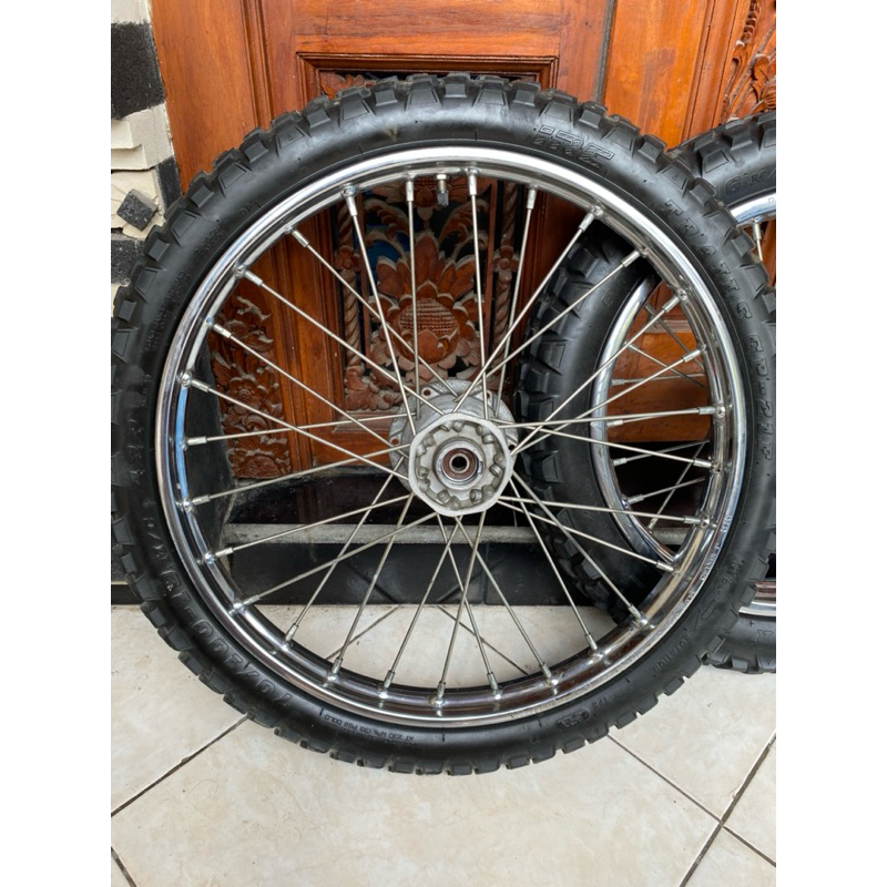 Velg + Ban copotan Klx S tahun 2024 original ring 16 & 19