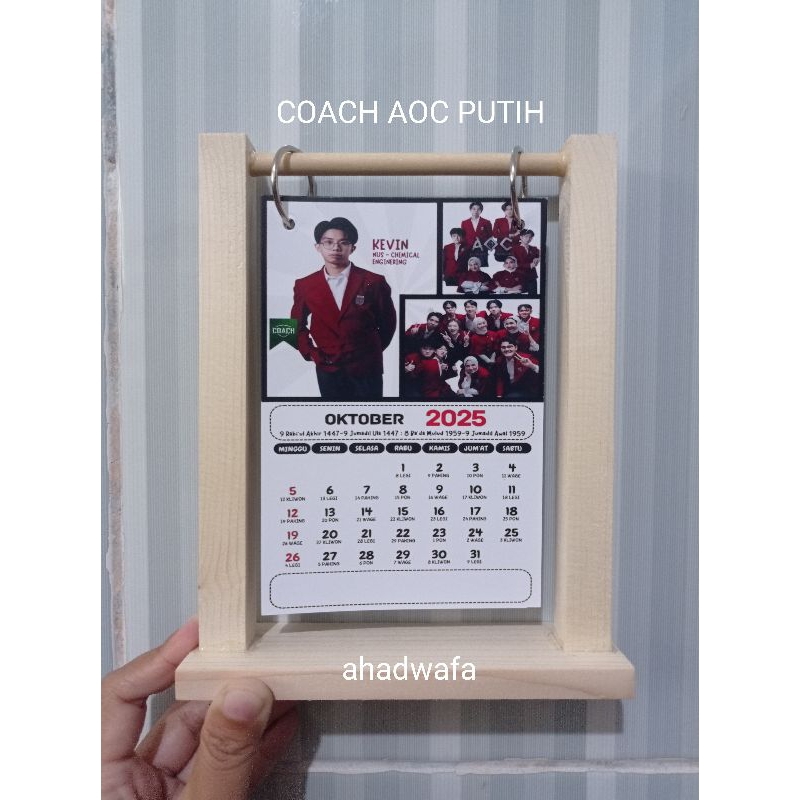 Stand Kayu Kalender AOC