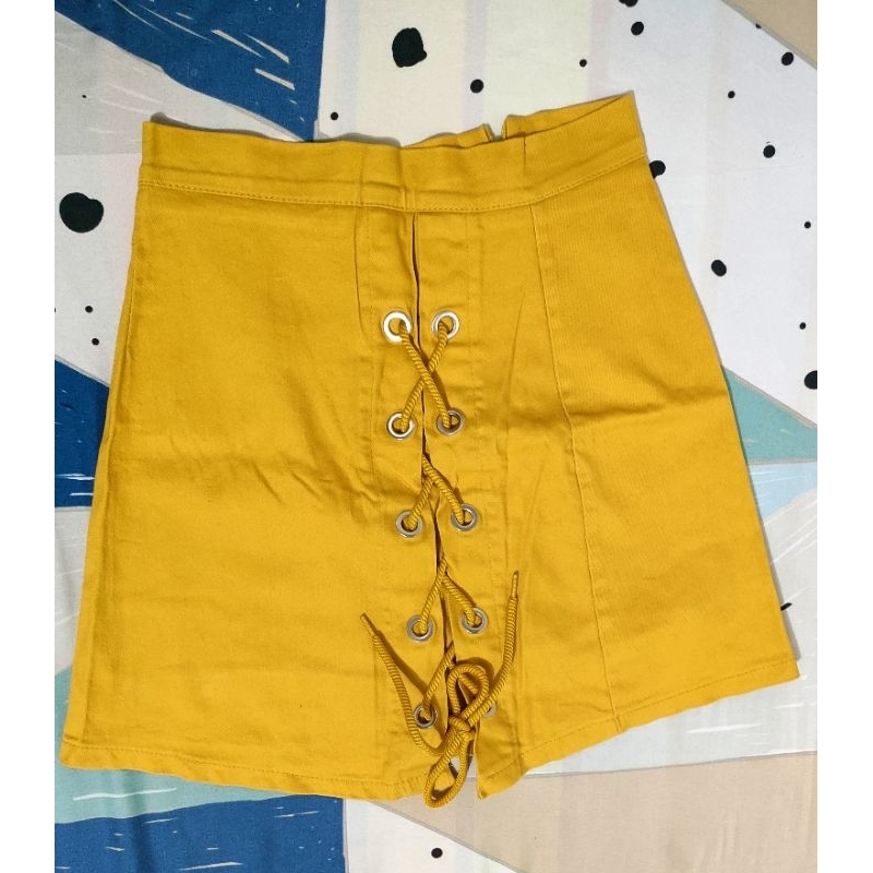 Rok Tali Depan Warna Kuning Kunyit Rok Polos Ada Furing Rok Zipper Samping/PRELOVED