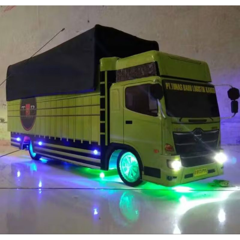 Miniatur truk hino 500 engkel remote control variasi lampu terpal