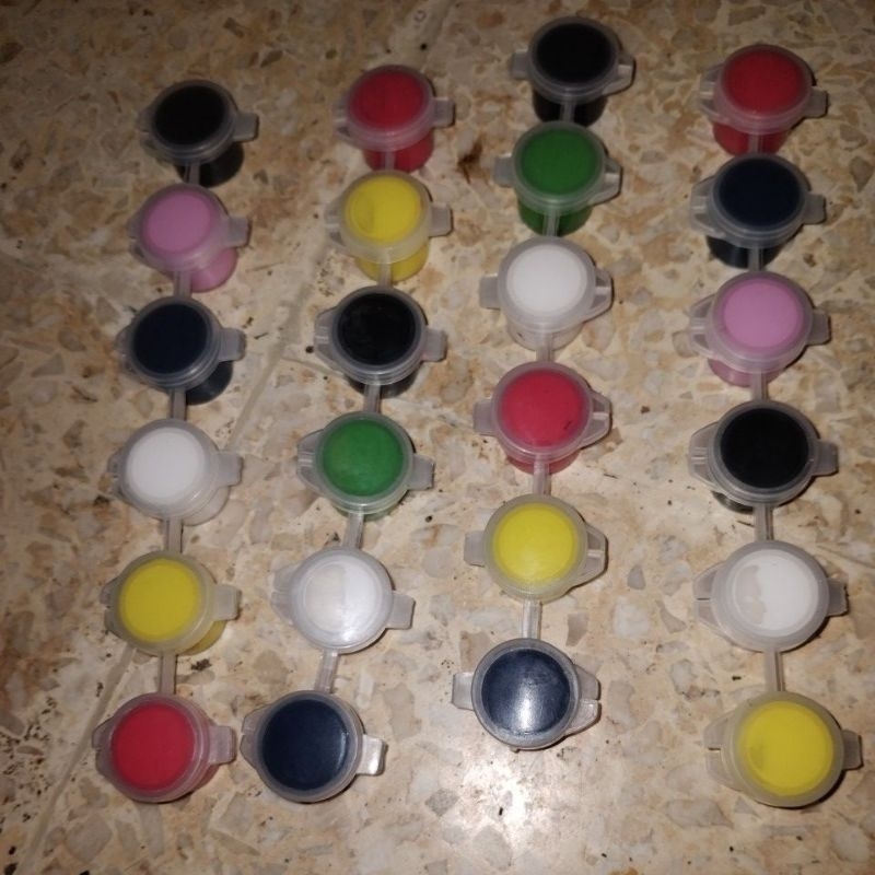 

cat akrilik isi 6 cup/warna
