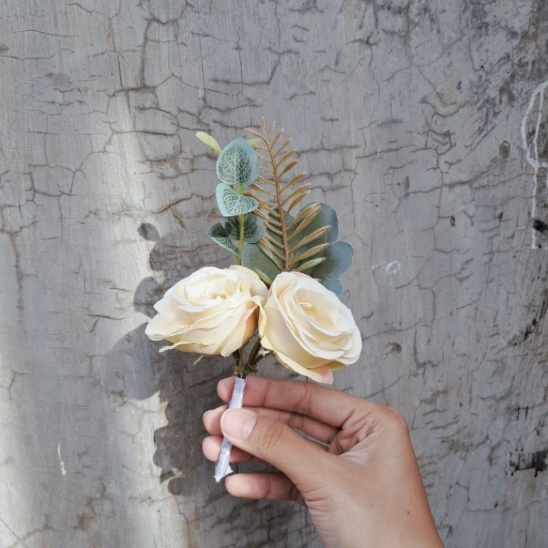 Corsage bunga jas pria bros mawar pengantin aesthetic