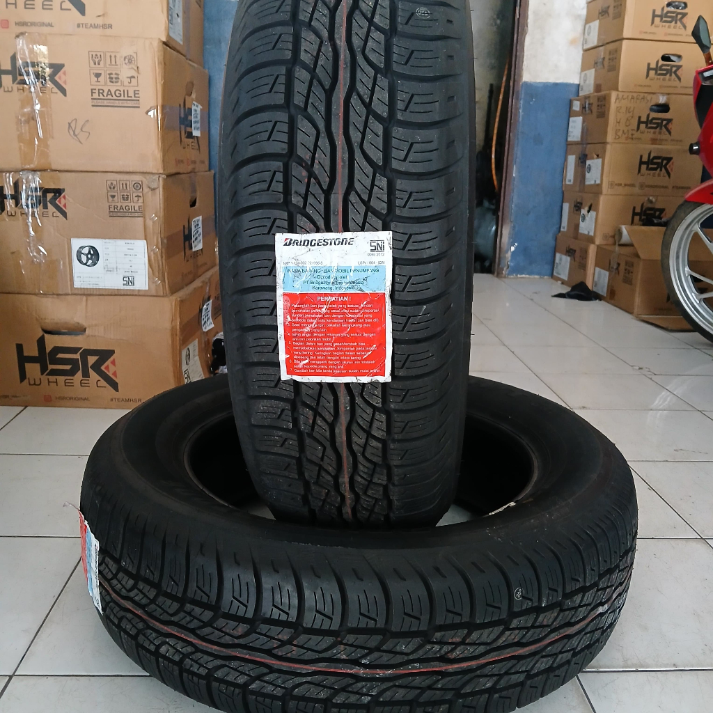 Ban mobil Bridgestone ukuran 215/60 R17 dueler HT 687