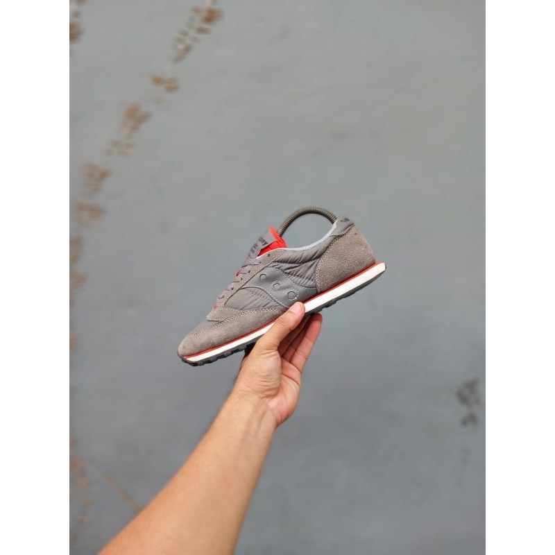 SEPATU CASUAL SNEAKERS SAUCONY JAZZ LOW PRO GREY ORIGINAL