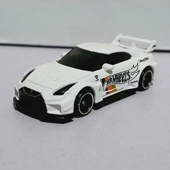 Hotwheels LB Silhouette Works GT Nissan 35GT-RR Ver2 R35