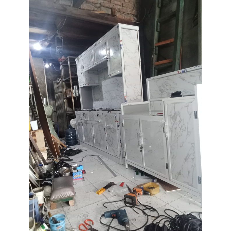lemari gantung alumunium dan marmer awet bisa pemakaian untuk bertahun tahun kitchen set