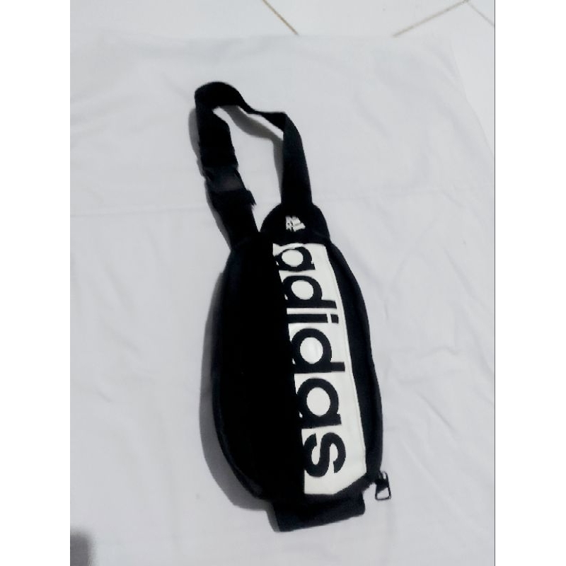 Preloved Sling Bag/WB Adidas Big Logo - Warna Hitam, Kondisi Oke 90-95% cowok cewek bisa pakai