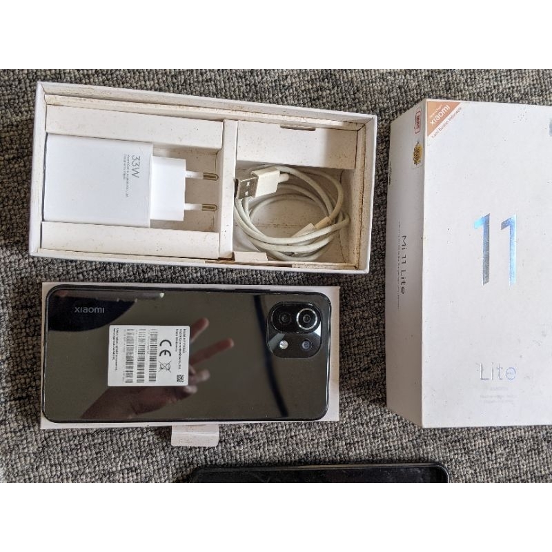 Xiaomi Mi 11 Lite 8/128 Lengkap Matot