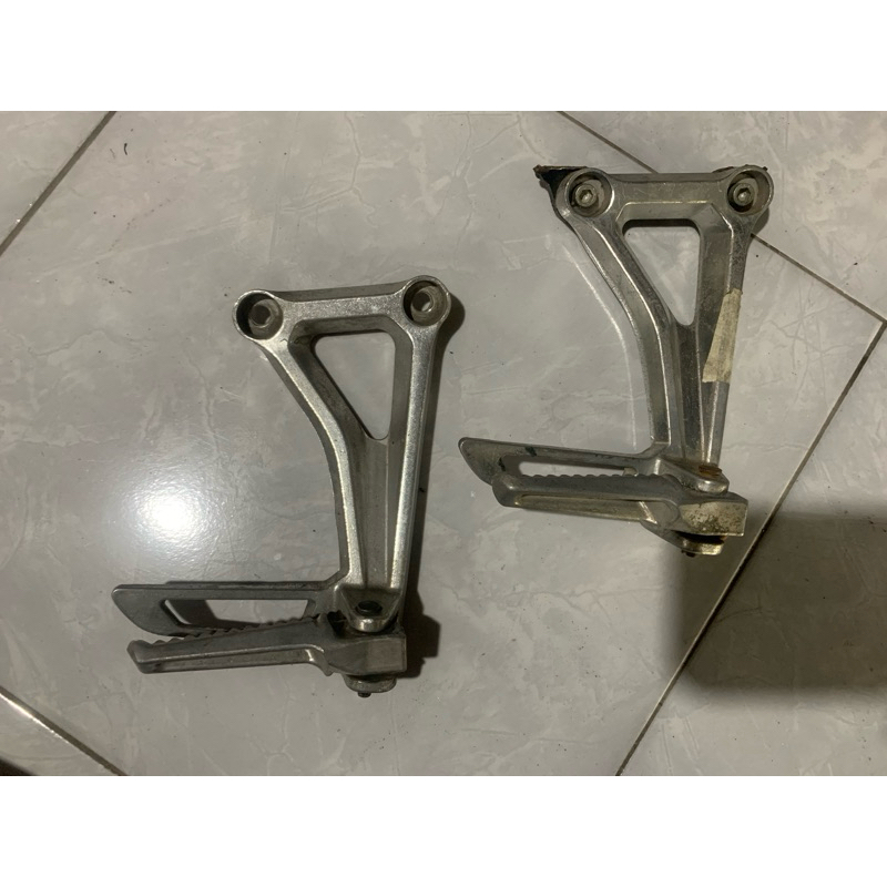 Footstep Barstep Belakang Honda Cbr 650 Cb 650 F ORIGINAL (kanan only)