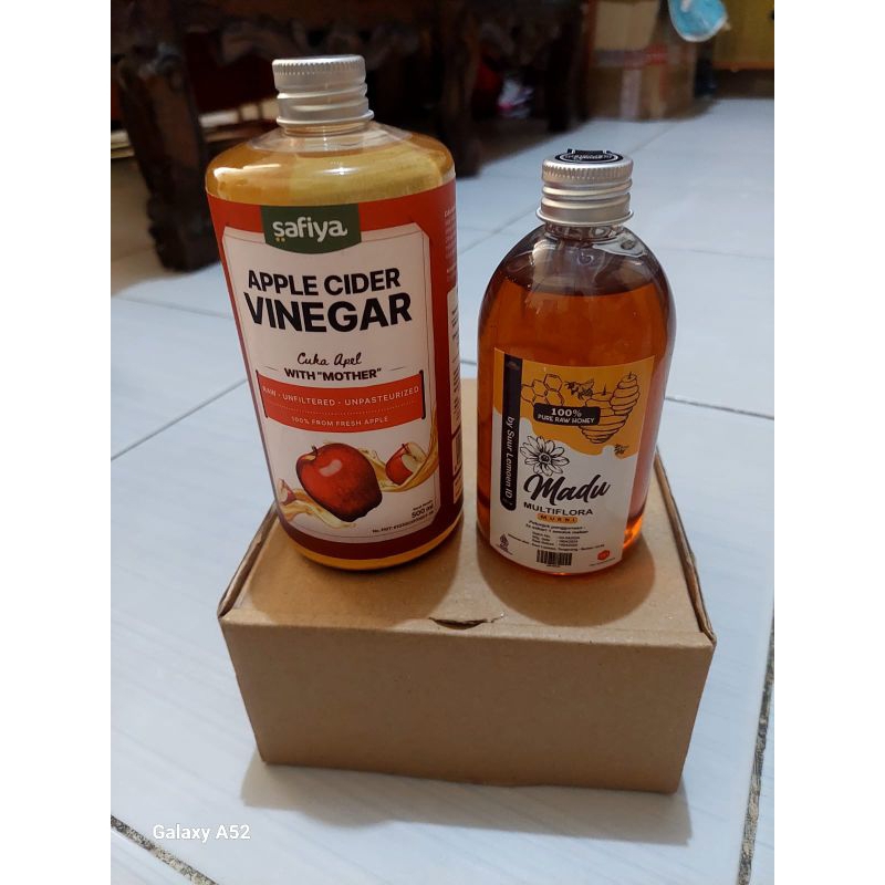 

PAKET DIET SEHAT || CUKA APEL 500 ML BY SAFIYA || PLUS MADU MULTIFLORA 350 ML