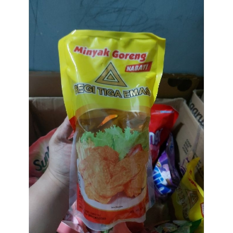 

minyak goreng segitiga emas 1liter