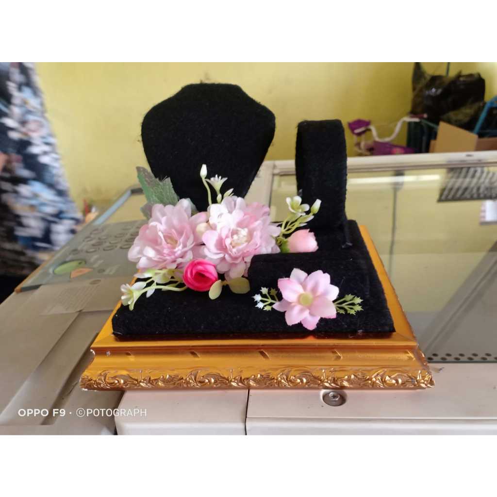

BOX PERHIASA UNTUK LAMARAN/PERNIKAHAN