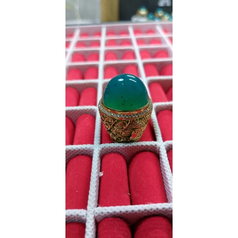 Cincin Batu Hijau dengan Rantai Perak