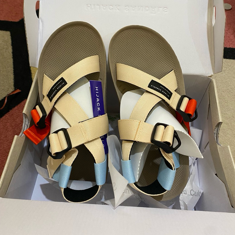 hijack sandal