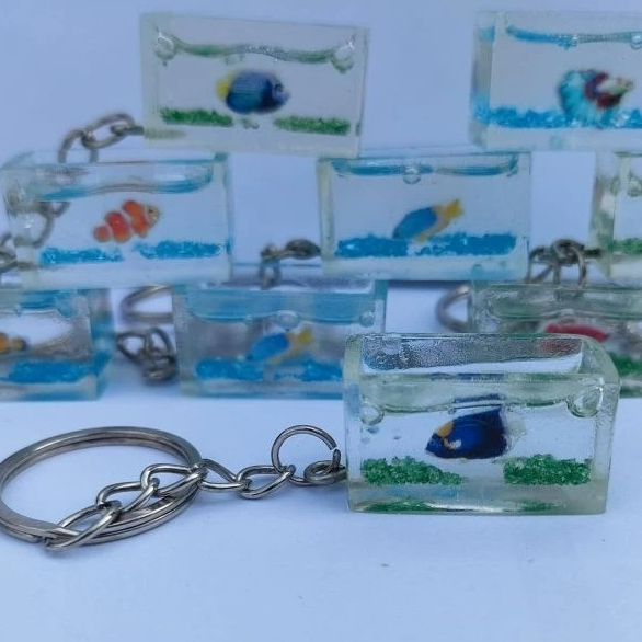 Gantungan kunci miniatur ikan didalam Aquarium