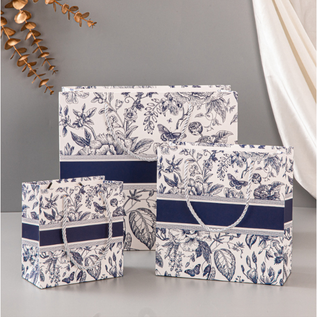 

Paper Bag Kado Aesthetic PREMIUM KUALITAS TINGGI MOTIF DAUN TAS KADO TAS HADIAH KANTONG KERTAS GOODIE BAG PAPER BAG LUCU BUNGKUS KADO KECIL BESAR HAMPERS PAPERBAG
