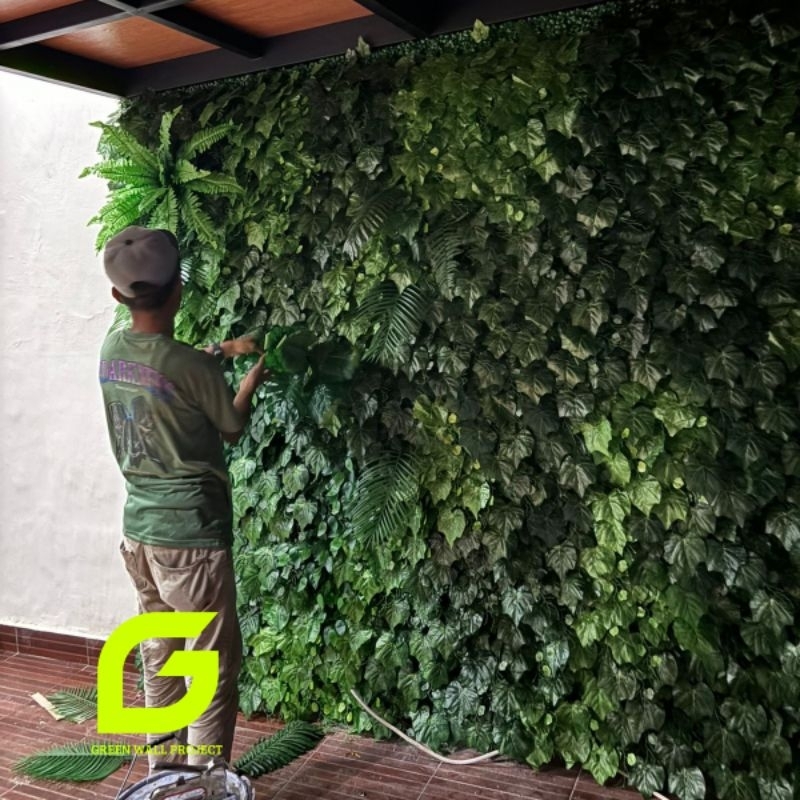 pembuatan vertikal garden artificial | vertikal garden | vertikal garden daun plastik