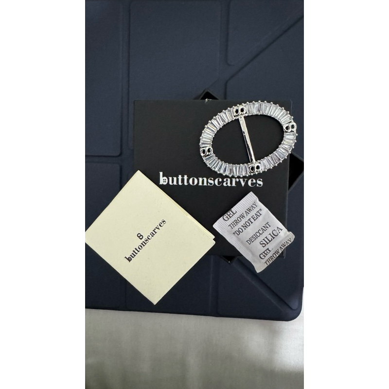 BUTTONSCARVES LAVISH OVAL RING BROOCH - SILVER