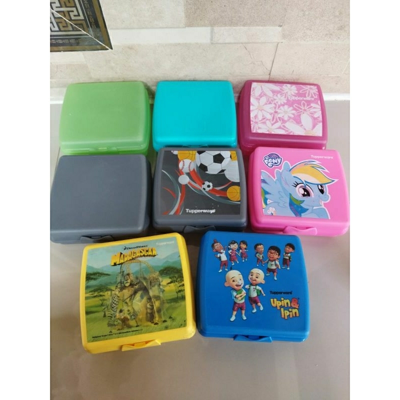 kotak makan anak sandwich keeper little pony dan bola Tupperware second preloved