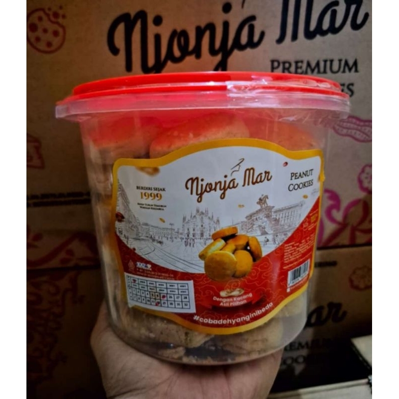 

Kue kacang Njonja Mar