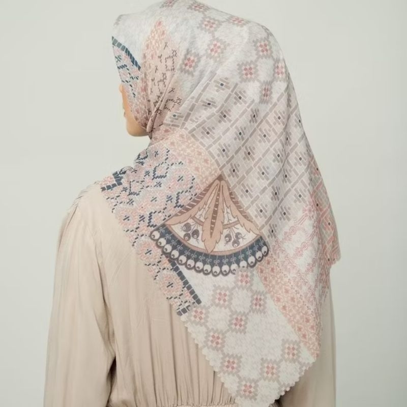 hijab segiempat motif iskanti