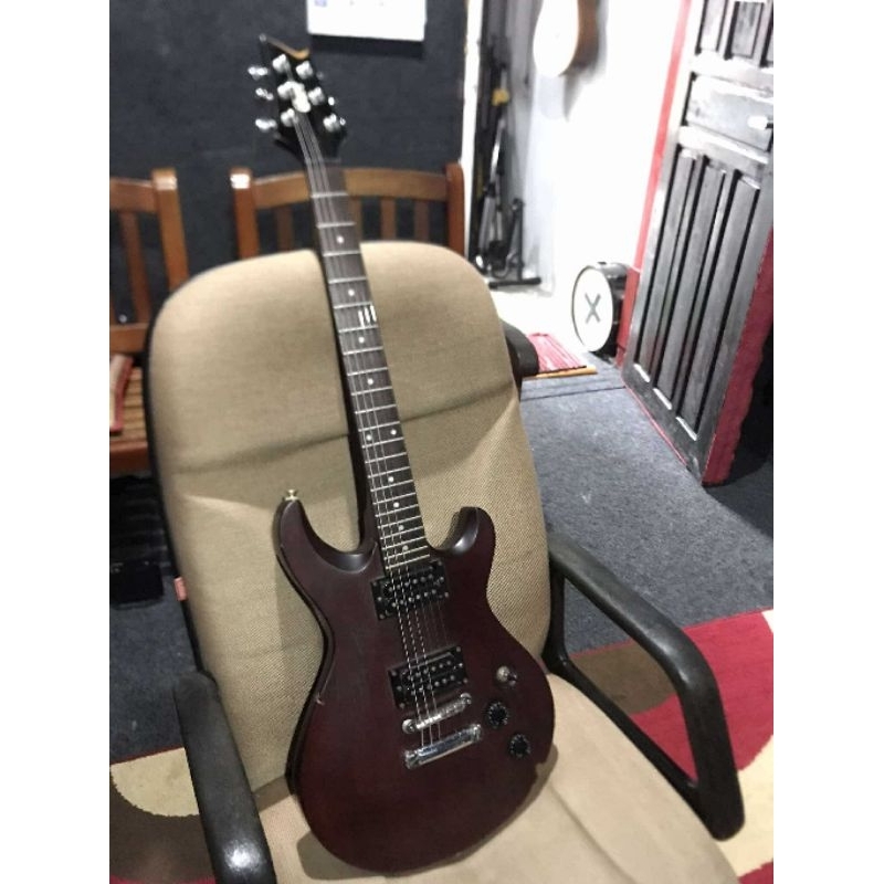 Cort M200 Premium with hardcase