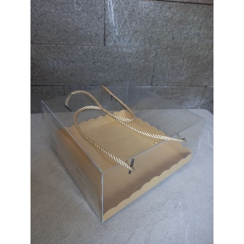 

Box Kue Mika 20x20x10 dengan Tali