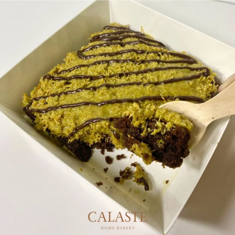 

[Ready Bandung Only] Pistachio Kunafa Brownies Dubai by Calaste
