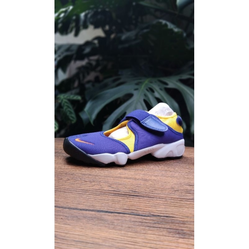 Sepatu Wmns Nike Air Rift BR (Concorde/Orange College)